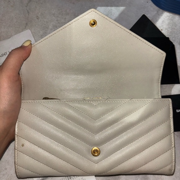 Saint Laurent Ivory Quilted Wallet with Gold Logo - Picture 4 of 6